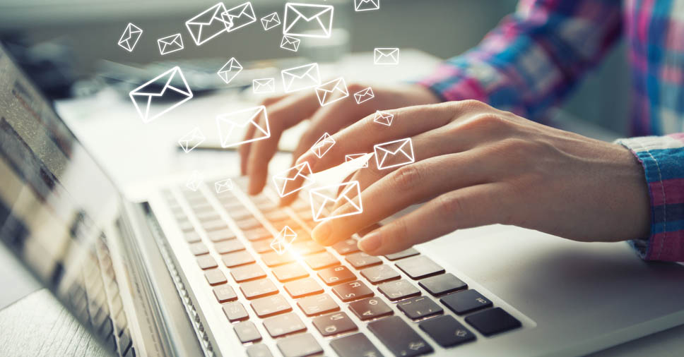 Qual a melhor estratégia de marketing digital: e-mail ou SMS?
